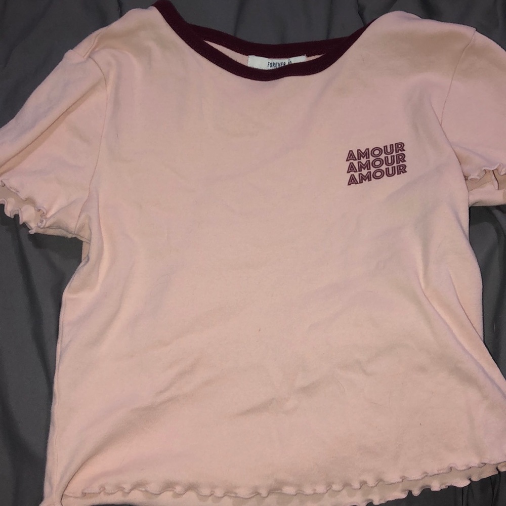 Cropped pink shirt